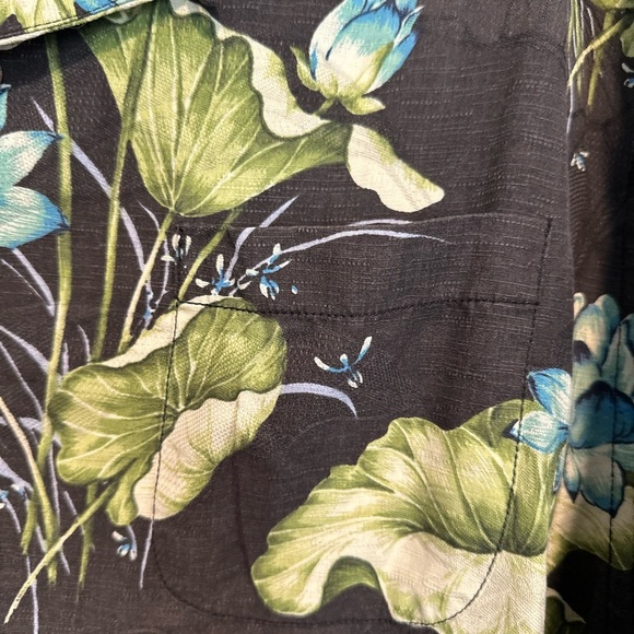 Tommy Bahama Size Large Silk Blend Blue Floral Hawaiian Shirt. Button Down. - Picture 10 of 11